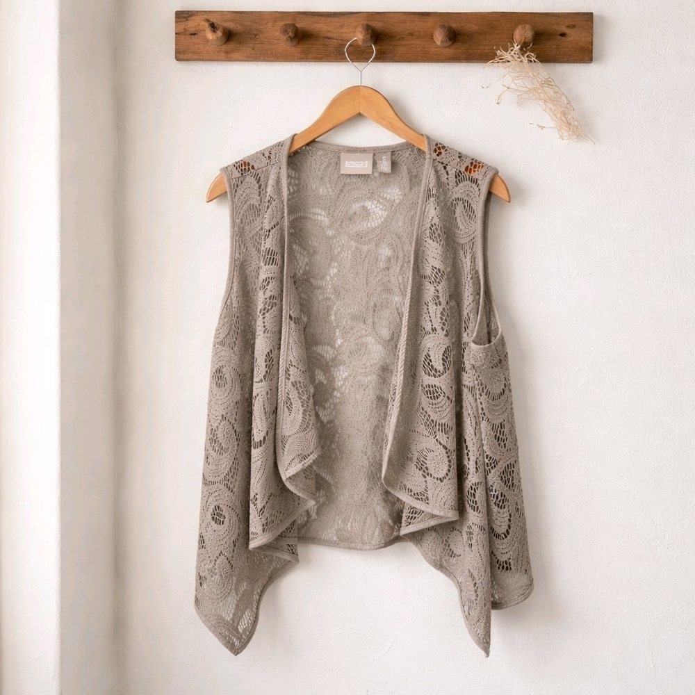 CHICO'S TAUPE CROCHET CUT-OUT ASYMMETRICAL LIGHTWEIGHT VEST